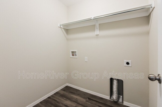 Building Photo - 6607 SW Chestnut Hill Rd