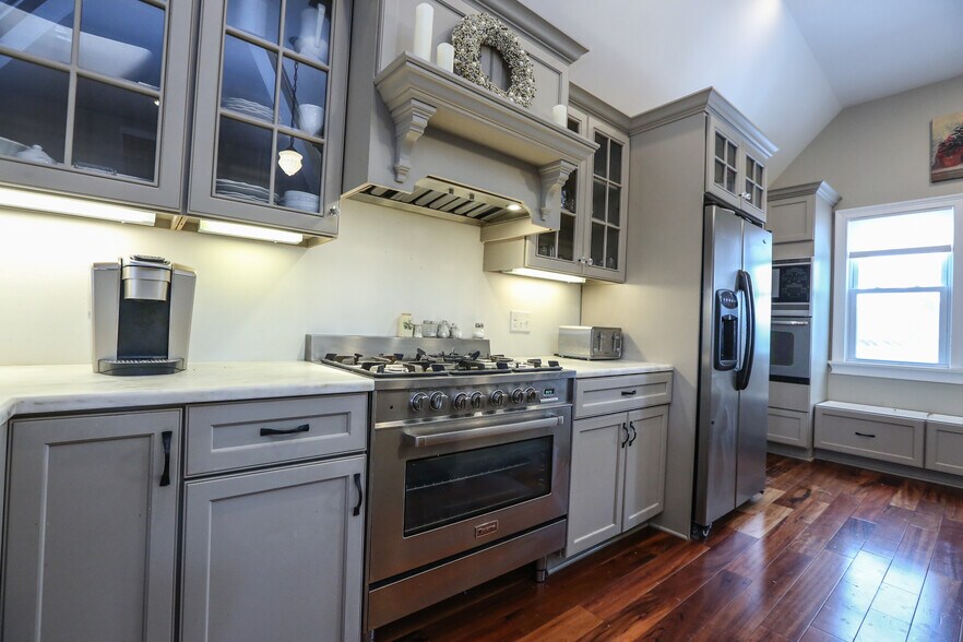 Building Photo - 11 Pleasant St