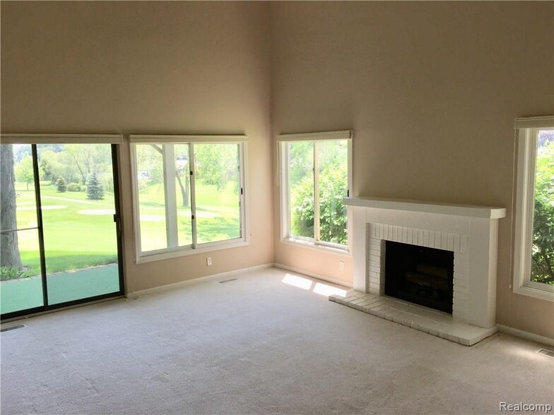 Building Photo - 1829 Golf Ridge Dr