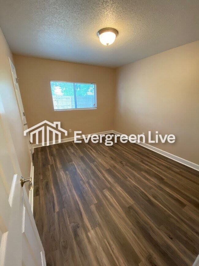 Building Photo - 65 Assana Ct