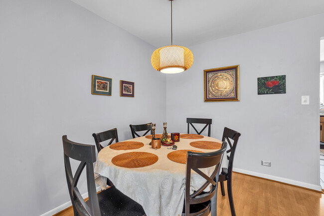 Building Photo - 9405 Bay Colony Dr