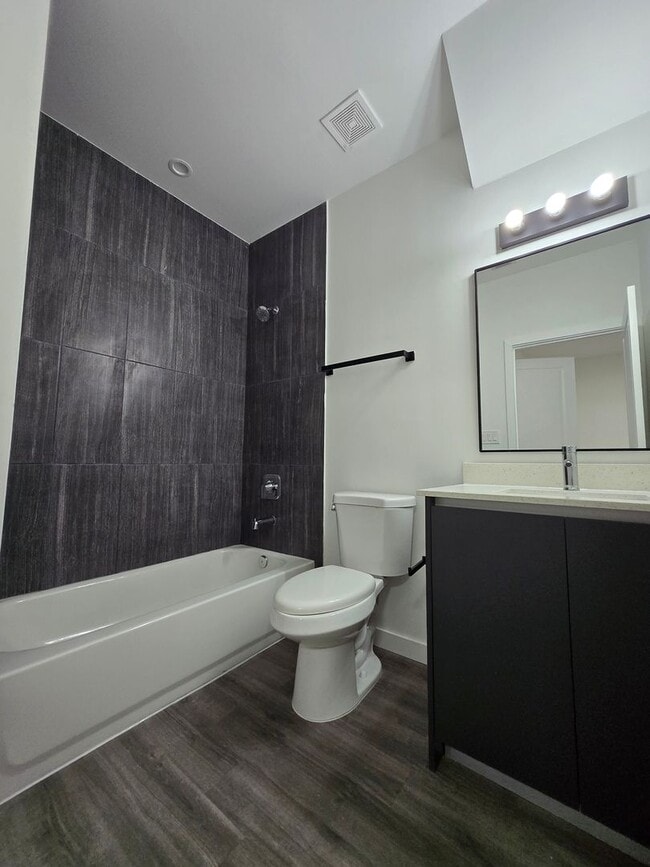 Building Photo - Eagle Trace Townhomes | 3BR/3.5BA | 2.3 Miles to UF– New Construction