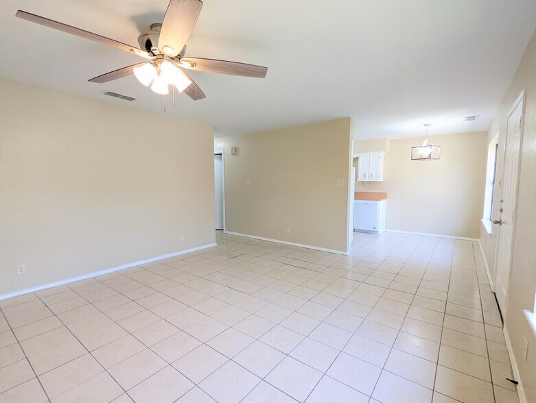 Primary Photo - 131 Las Palmas St