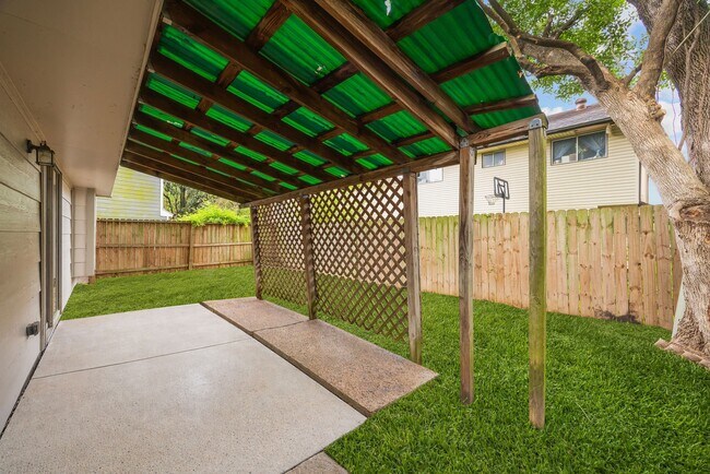 Building Photo - 909 Littleport Ln