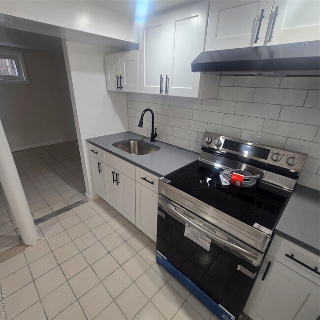 Building Photo - 182-19 147th Ave