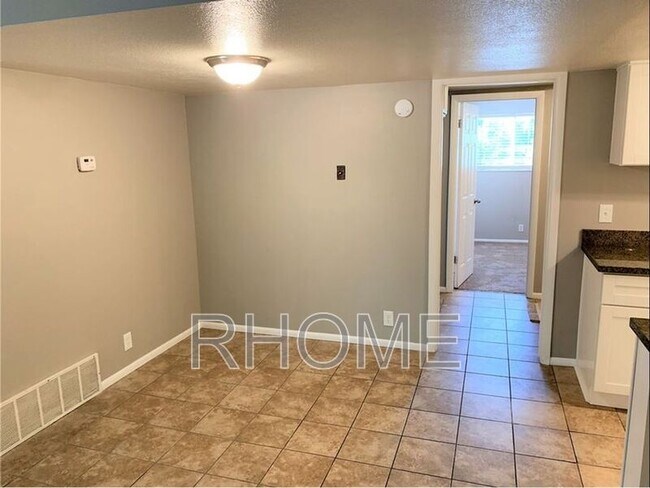 Building Photo - 430 3335 S