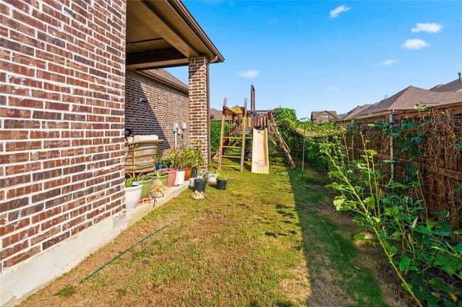 Building Photo - 4301 Meadow Hawk Dr