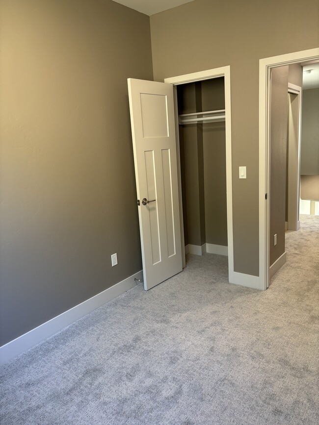 Building Photo - 003