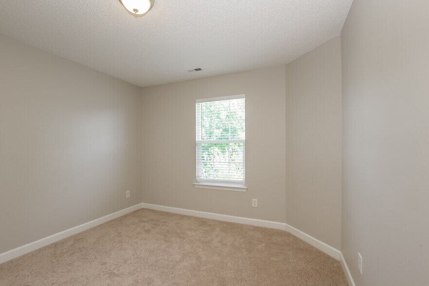 Building Photo - 2127 Pleasant Dale Dr
