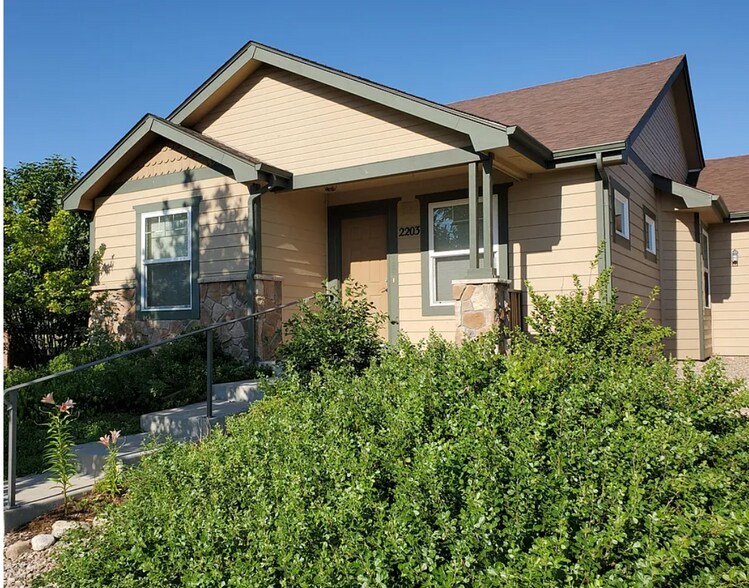 Building Photo - 2203 Marshfield Ln