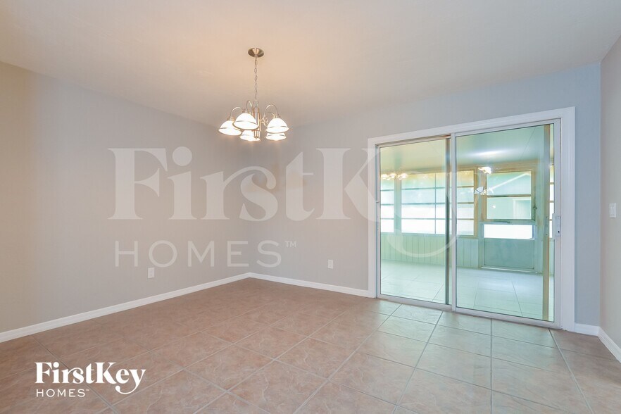 Building Photo - 971 Buttercup Terrace