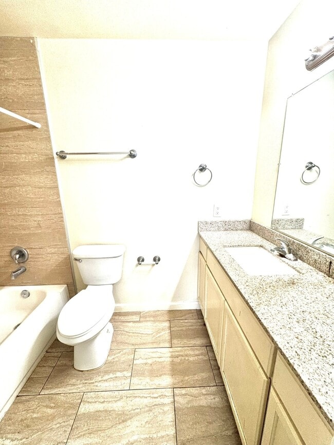 Building Photo - 717 Richcrest Dr