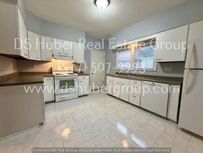 Building Photo - 420 W Maple St