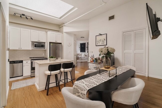 Building Photo - 188 North St