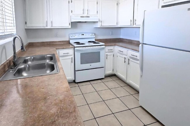 Building Photo - 725 W 1st Ave