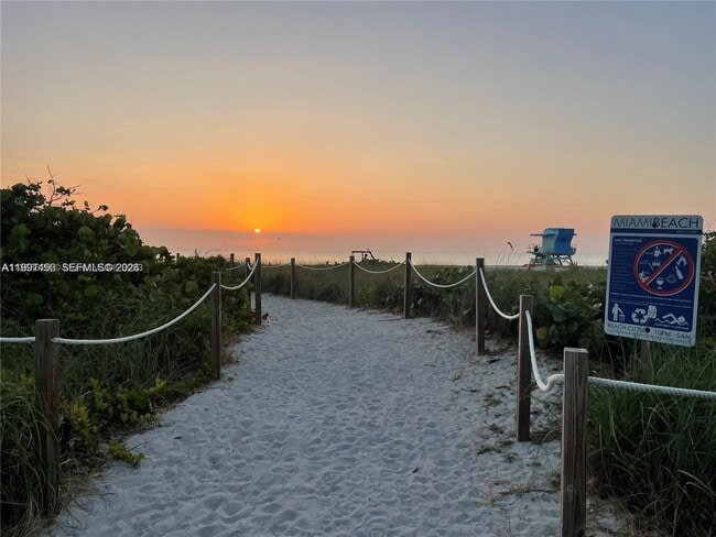 Building Photo - 5313 Collins Ave