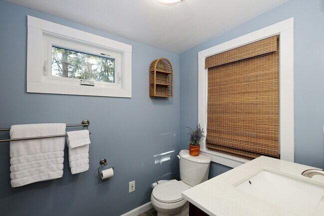 Building Photo - 6 Indian Ave