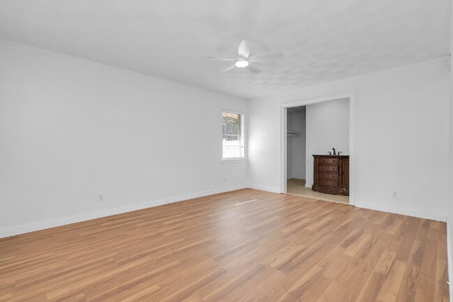 Building Photo - Beautiful Single-Story Home for Rent in Dallas | 3 Bedrooms | Living Room | Dining Room + Large G...