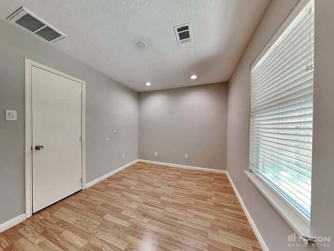 Building Photo - 16342 Many Trees Ln