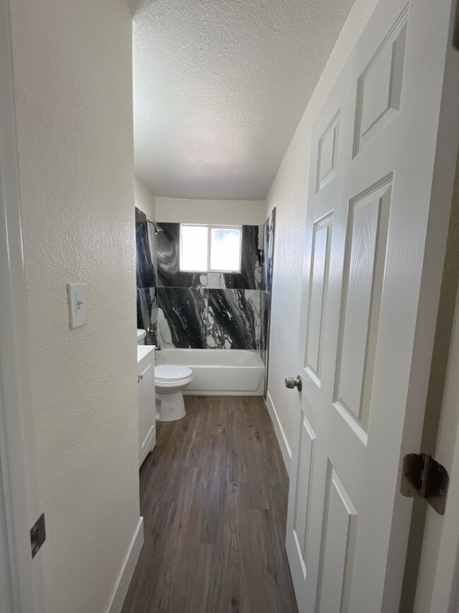 Building Photo - 1304 Rexford Pl