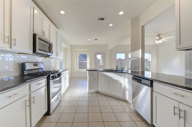 Building Photo - 30243 Twisting Springs Dr