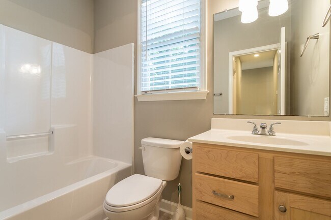 Building Photo - 200 Howell St