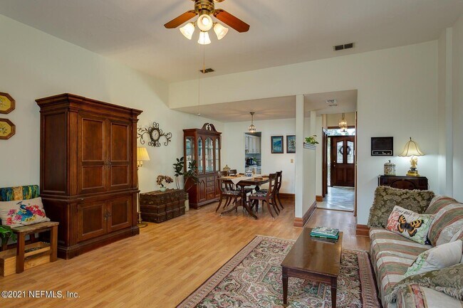 Building Photo - 2716 Oak St