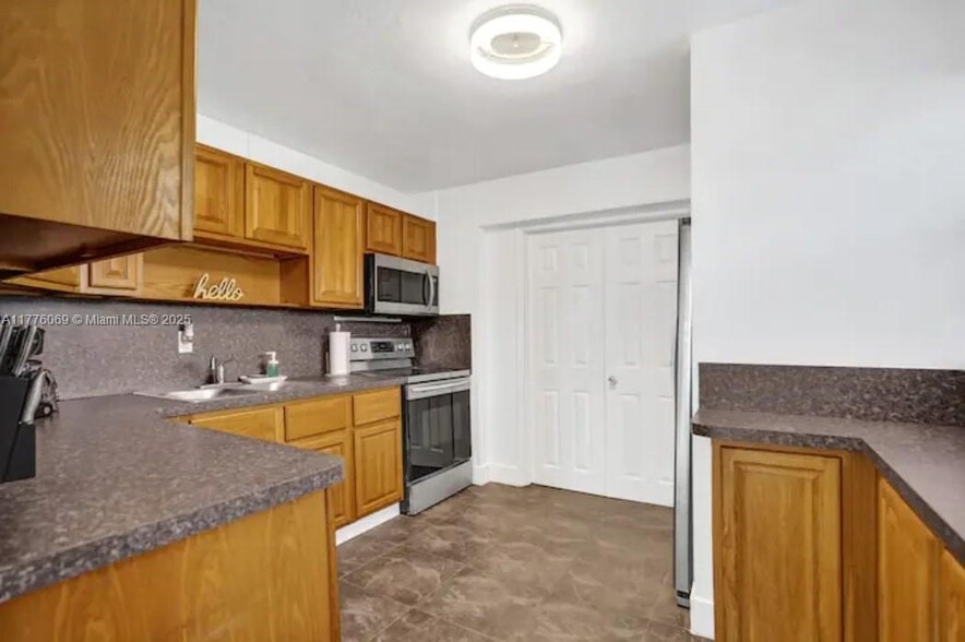 Building Photo - 6110 SW 38th St