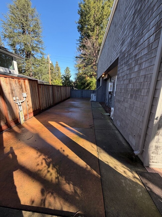 Building Photo - 4 Bed 3 Bath In West Alamo