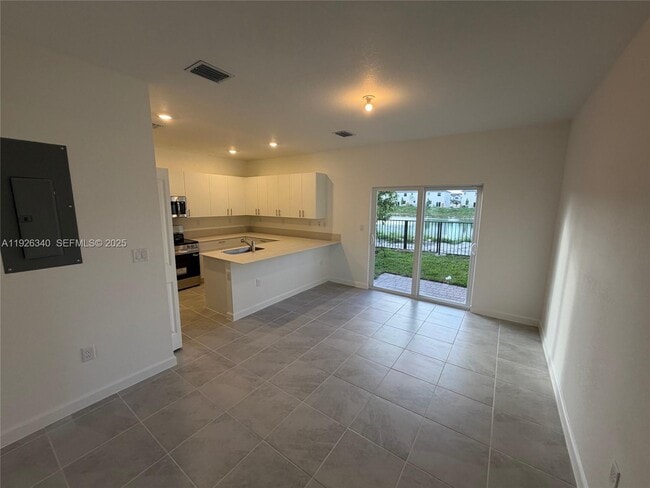 Building Photo - 2728 SE 26th Ave