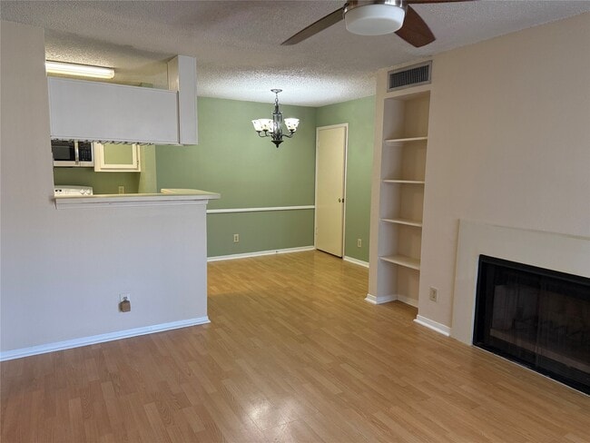 Building Photo - 2121 Hepburn St