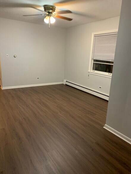 Main space view 2 - 4158 N Meade Ave