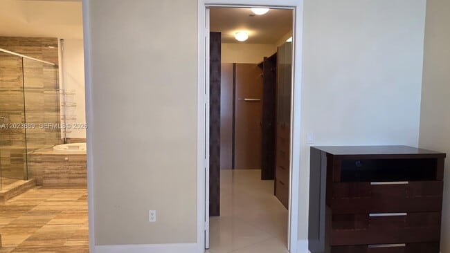 Building Photo - 15811 Collins Ave