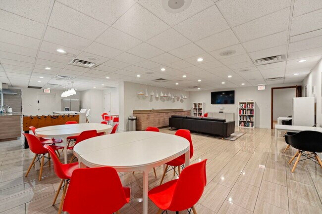 Building Photo - 1221 N Dearborn Pkwy