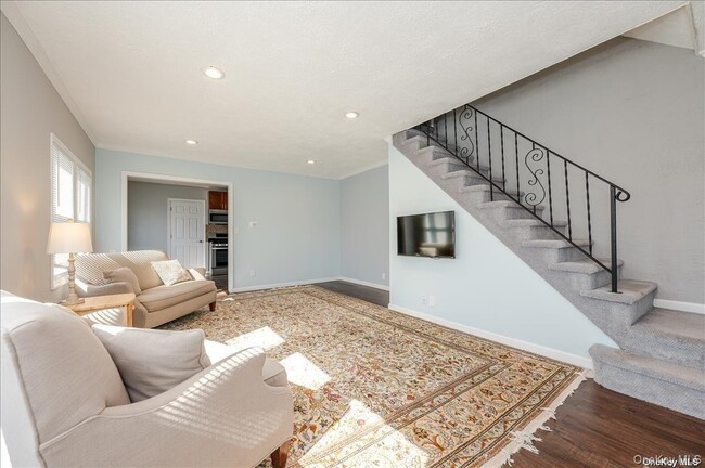 Building Photo - 311 E Market St