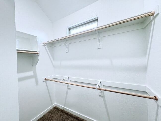 Building Photo - 401 Green Gables Dr