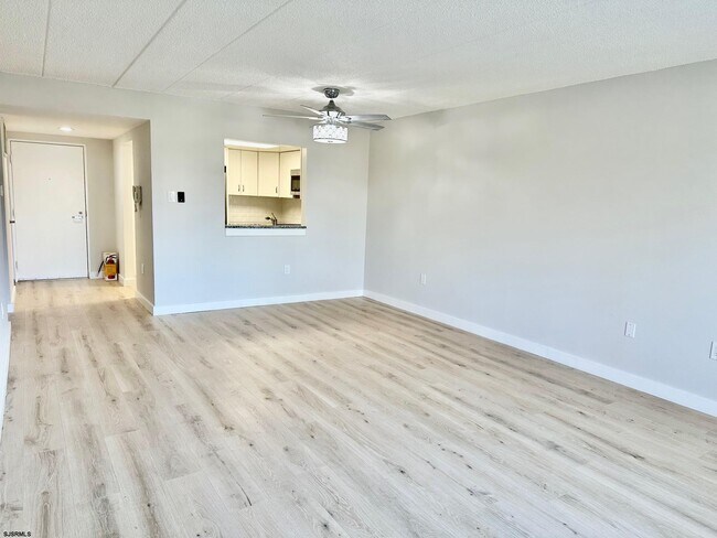 Building Photo - 1108 Dolphin Ave