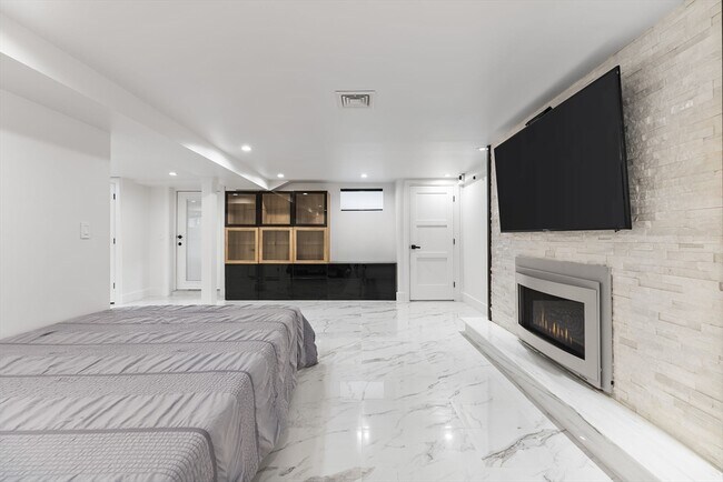 Building Photo - 4 Hadley Rd