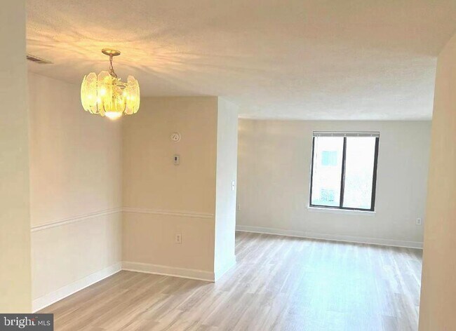 Building Photo - 18001 Chalet Dr