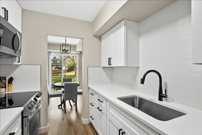 Building Photo - 8654 Chase Dr