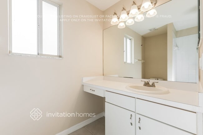 Building Photo - 4802 Woodmere Rd