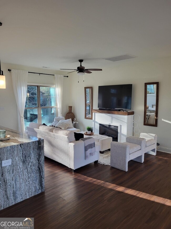 Building Photo - 363 Bayside Ln