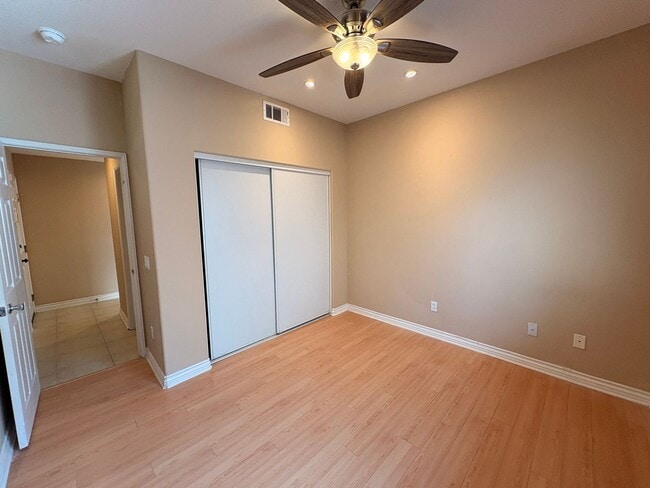 Building Photo - 4 Bed, 3 Bath in Corona!