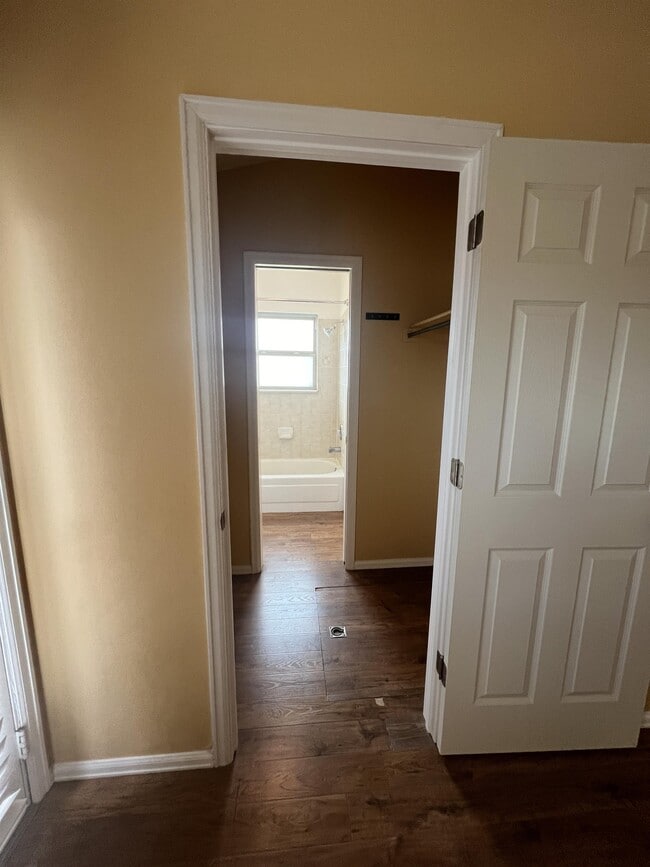 Building Photo - 870 London Green Way