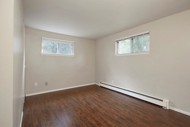 Building Photo - 241 Elmwood Dr