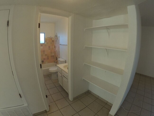 Building Photo - 305 N Almendra St