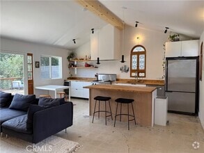 Building Photo - 8515 Crescent Dr