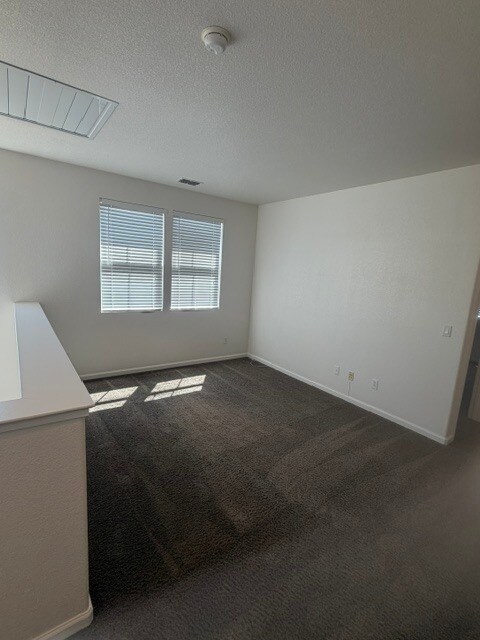 Building Photo - Gorgeous Modesto Home 3 Bedroom 2.5 Bathroom