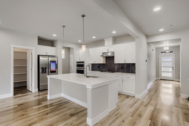 Building Photo - 8516 SW Hamilton Ter