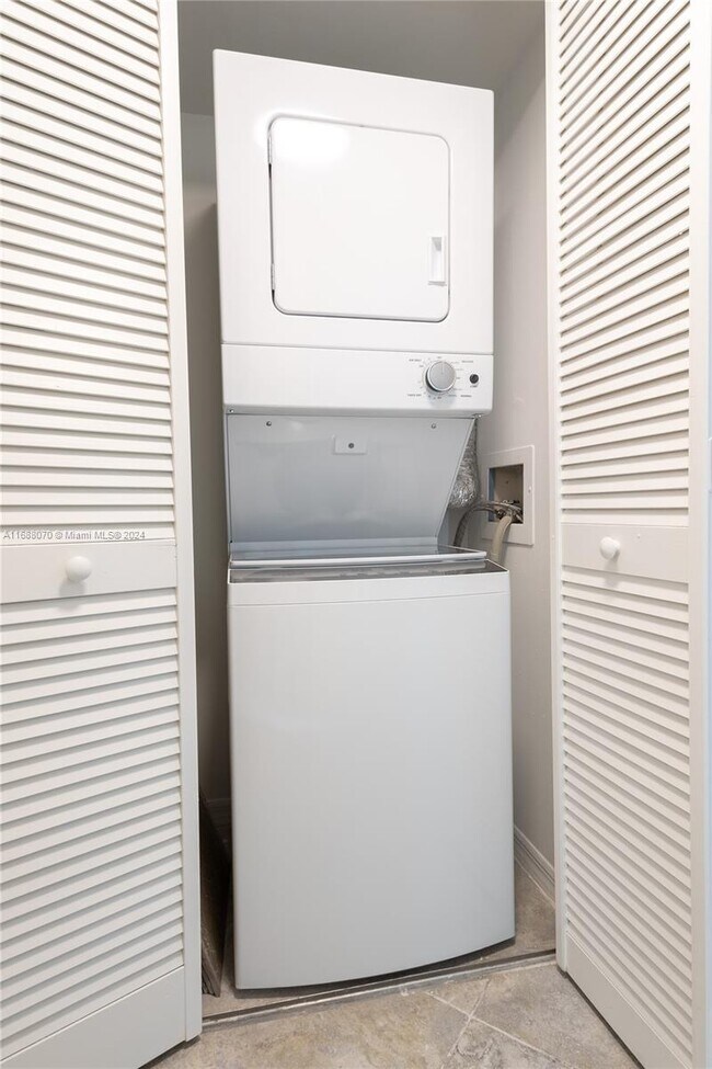 Building Photo - 8660 NW 6th Ln